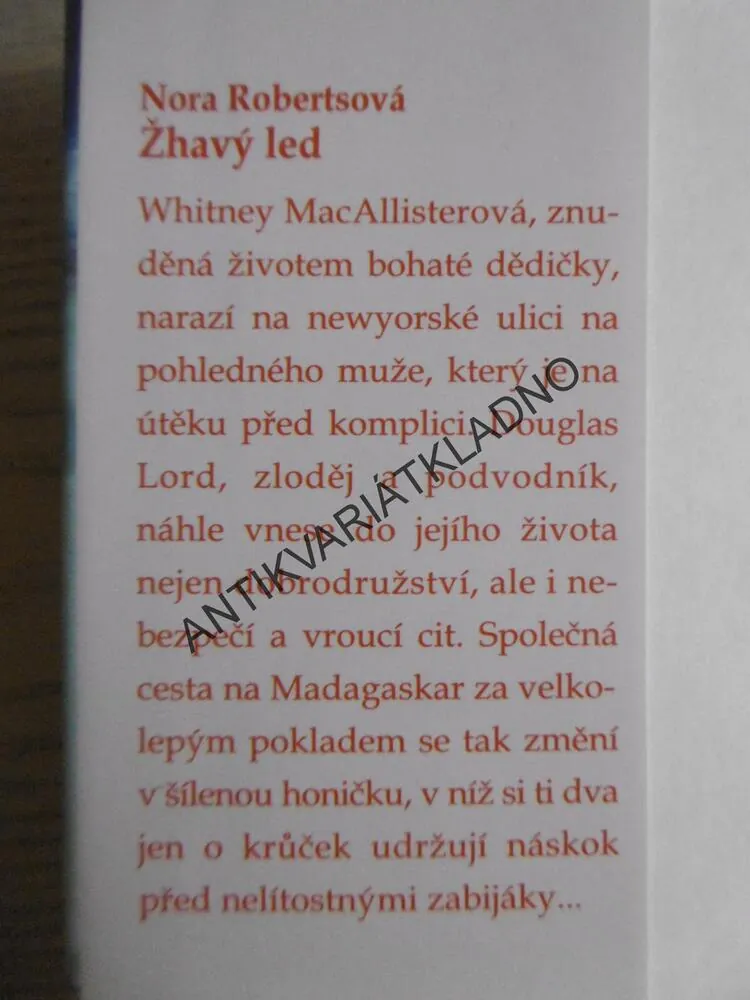 ŽHAVÝ LED, NORA ROBERTSOVÁ, **an