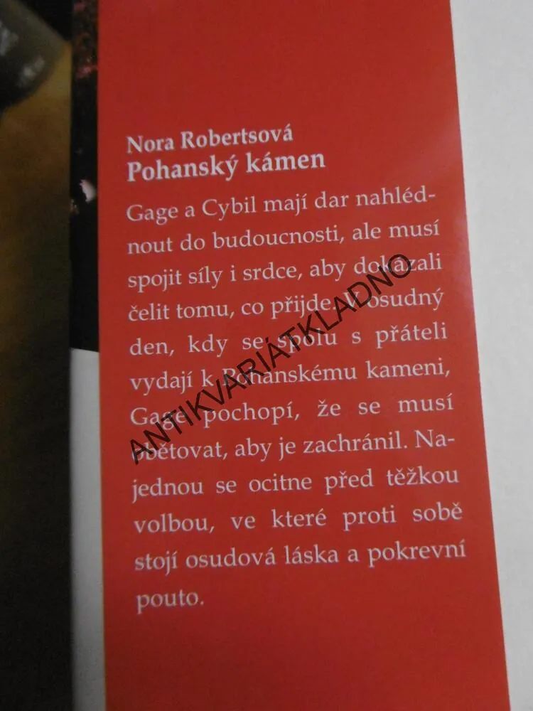 POHANSKÝ KÁMEN, NORA ROBERTSOVÁ, **an