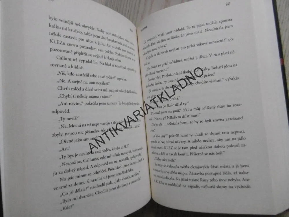 RESET, AMY TINTEROVÁ, **an