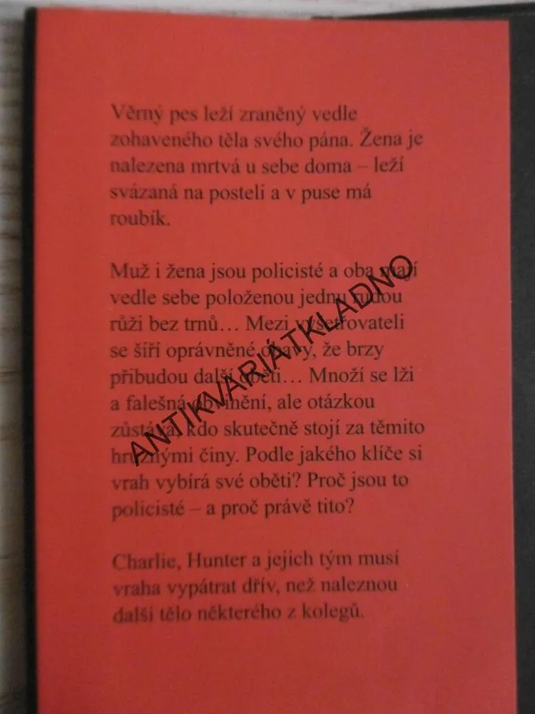 LHÁŘI LHÁŘI, SARAH FLINT, **an