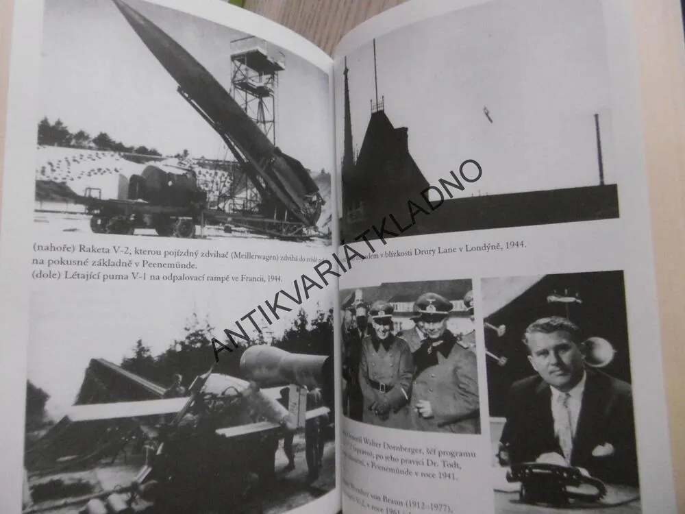 ZPRAVODAJSKÉ SLUŽBY VE VÁLCE, JOHN KEEGAN, **an