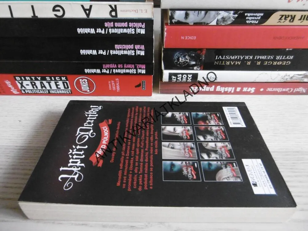 UPÍŘÍ DENÍKY, PŘED PŮLNOCÍ, L.J. SMITH, **an