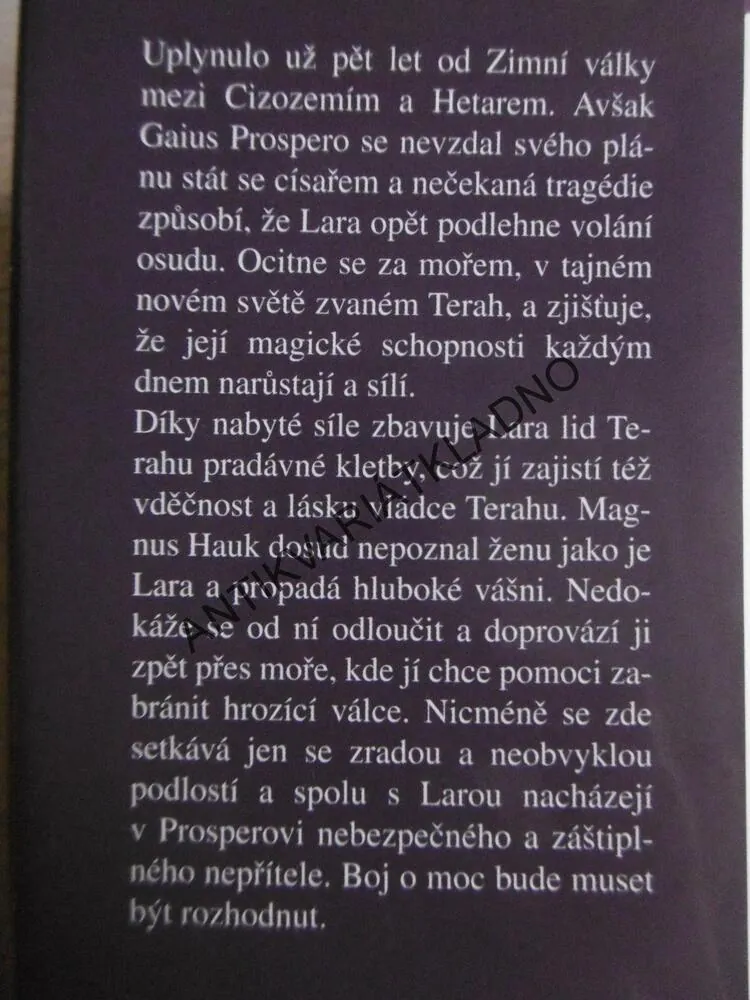 VZDÁLENÉ ZÍTŘKY, BERTRICE SMALL, **an