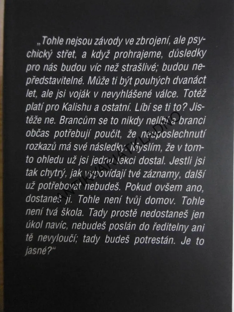 ÚSTAV, STEPHEN KING, **an