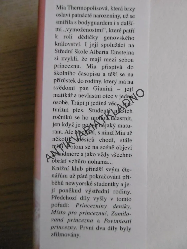 PRINCEZNÁM SLUŠÍ RŮŽOVÁ, MEG CABOTOVÁ, **an