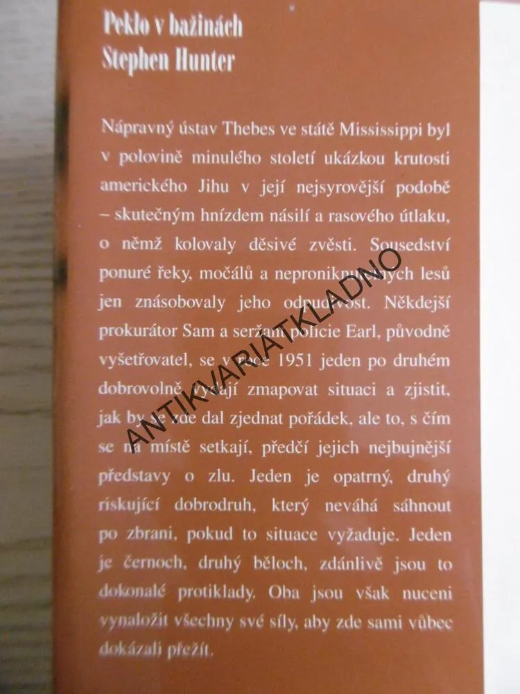 PEKLO V BAŽINÁCH, STEPHEN HUNTER, **an