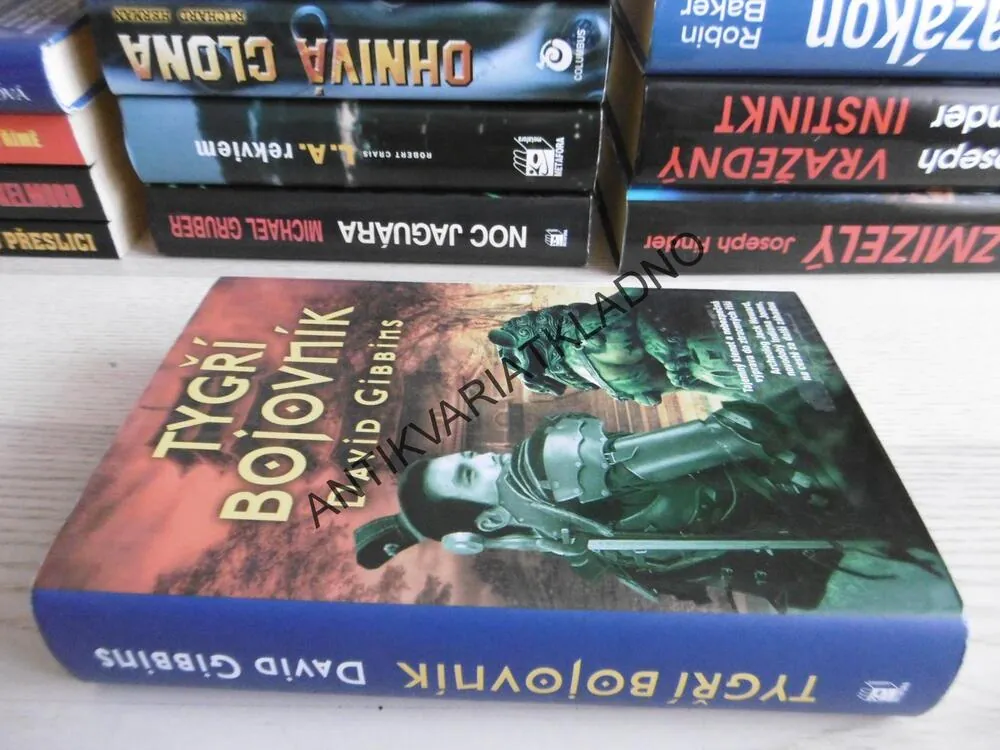 TYGŘÍ BOJOVNÍK, DAVID GIBBINS, **an