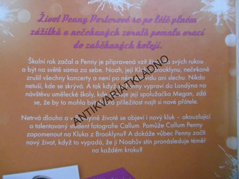 GIRL ONLINE JDE SVOU CESTOU, ZOE SUGG, **an