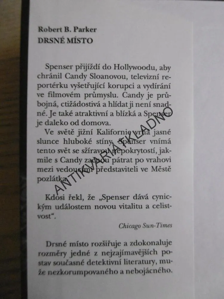 DRSNÉ MÍSTO, ROBERT B. PARKER, **an
