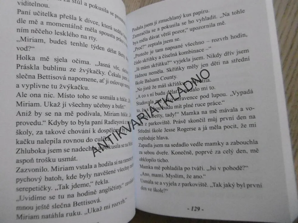 CESTA DOMŮ, BOBBIE PYRONOVÁ, **an
