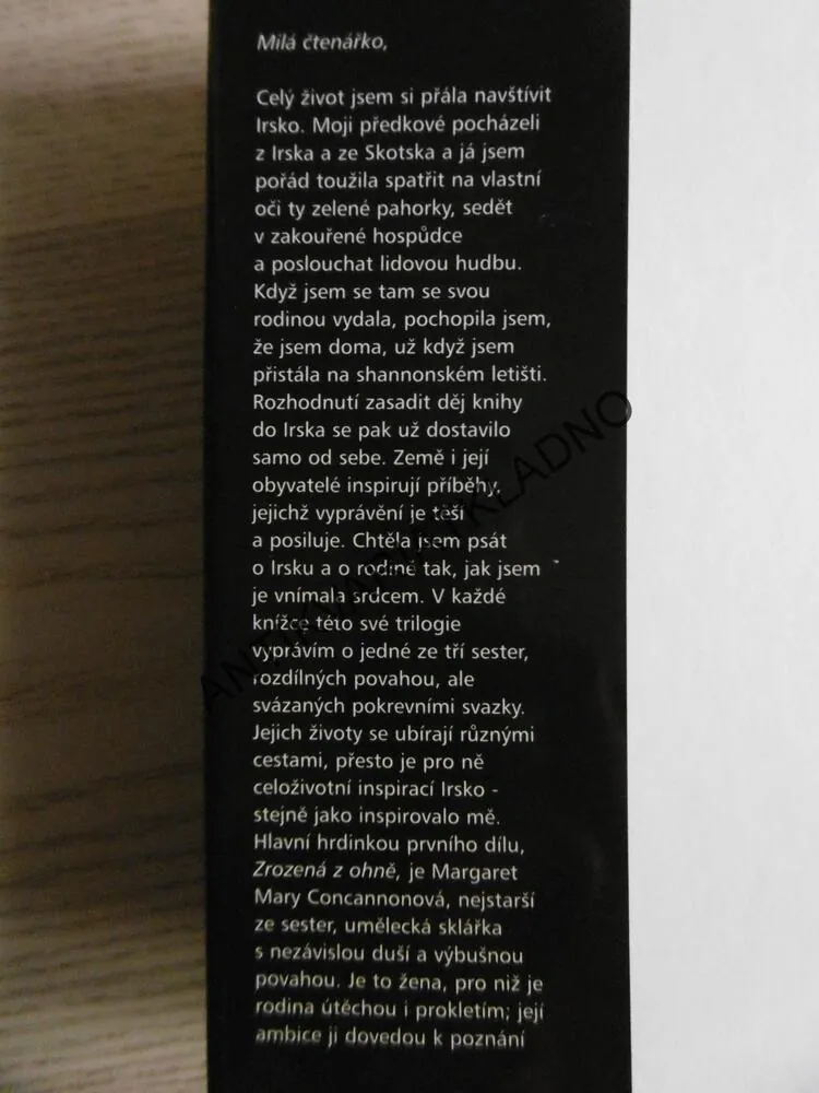 ZROZENÁ Z OHNĚ, NORA ROBERTSOVÁ, **an