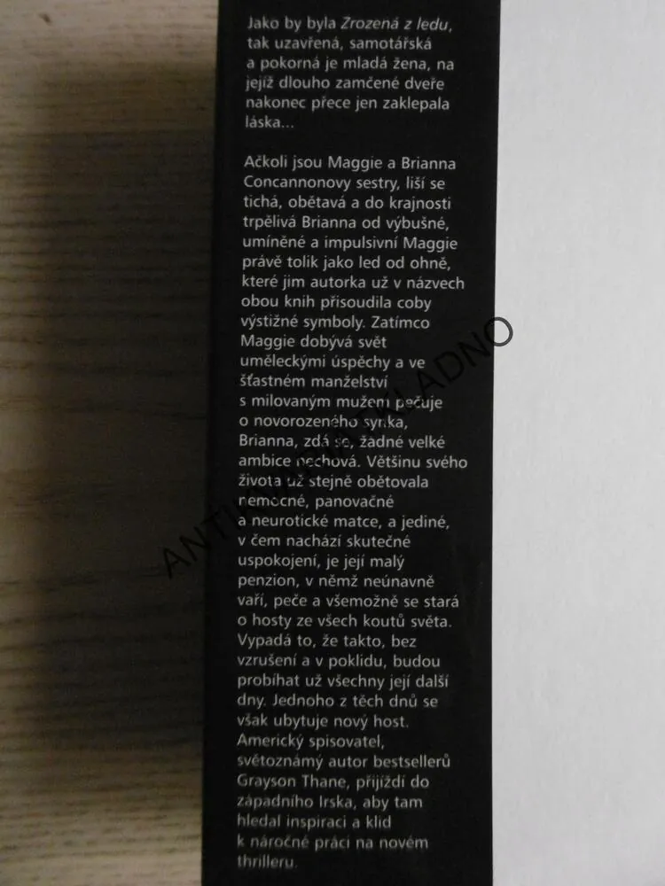 ZROZENÁ Z LEDU, NORA ROBERTSOVÁ, **an