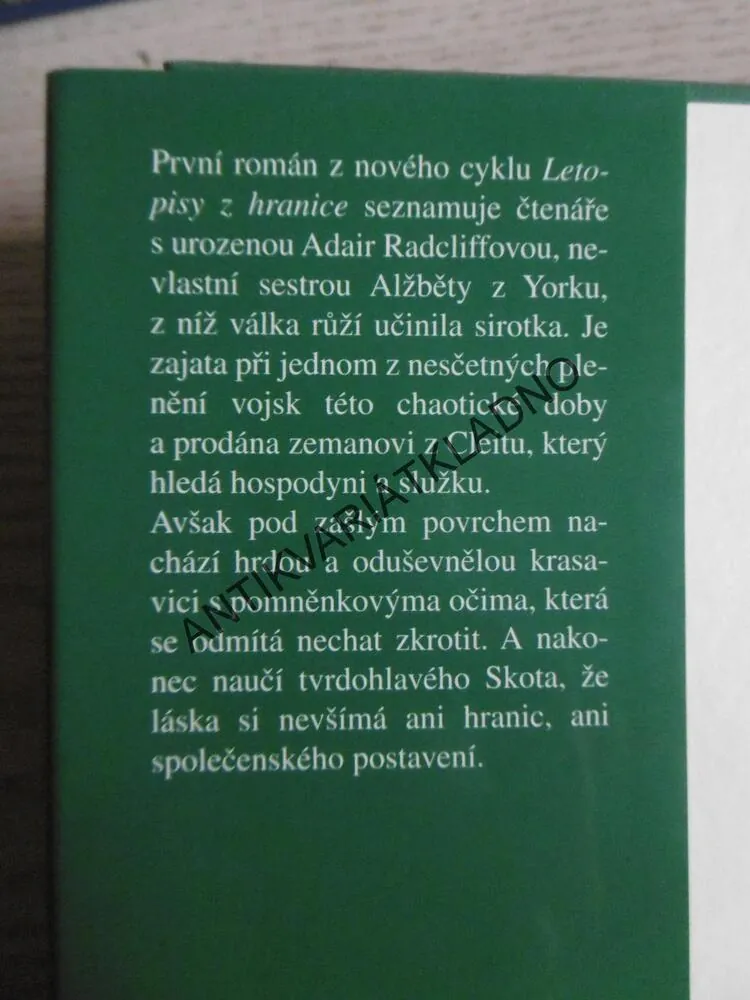 NÁSTRAHY LÁSKY, BERTRICE SMALL, **an