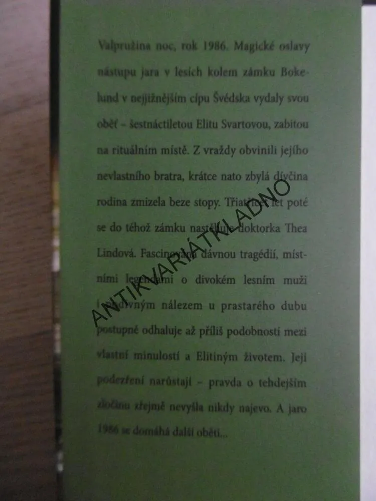 JARNÍ OBĚŤ, ANDERS DE LA MOTTE, **an