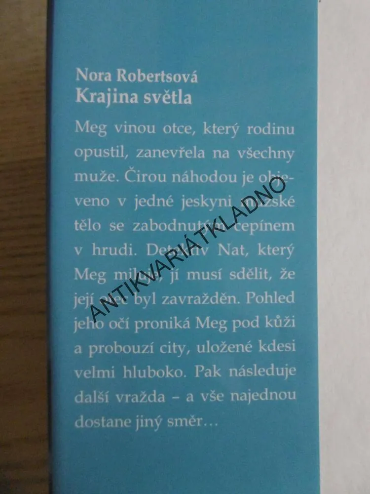 KRAJINA SVĚTLA, NORA ROBERTSOVÁ, **an