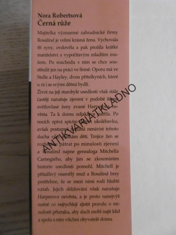 ČERNÁ RŮŽE, NORA ROBERTSOVÁ, **an