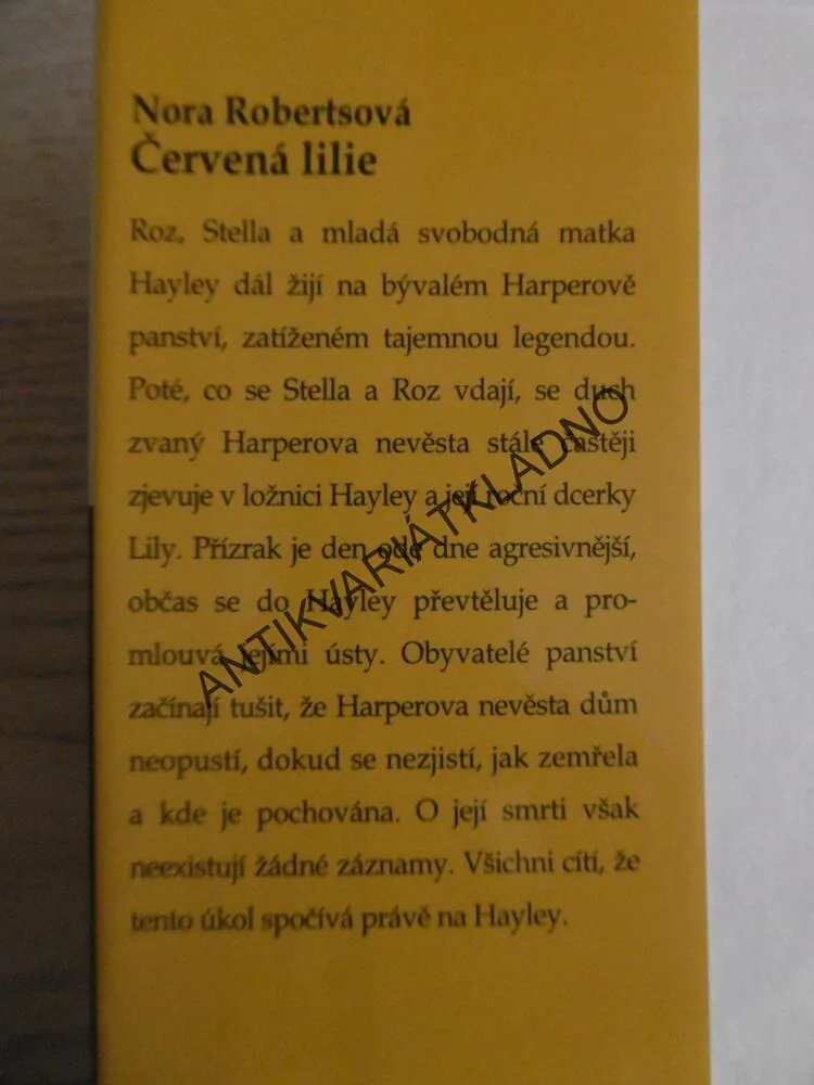 ČERVENÁ LILIE, NORA ROBERTSOVÁ, **an