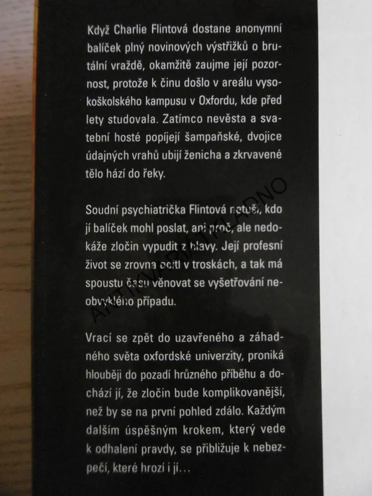 BLUDIŠTĚ TEMNOTY, VAL MCDERMIDOVÁ, **an
