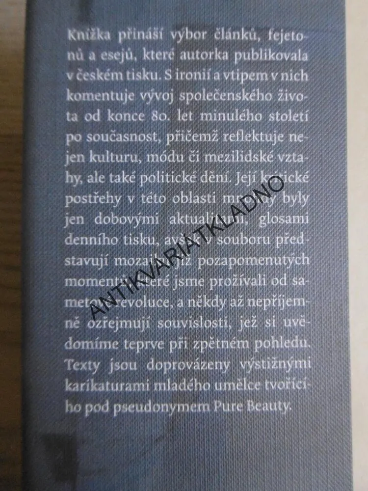 ZRCADLENÍ, MARTA DAVOUZE, **an