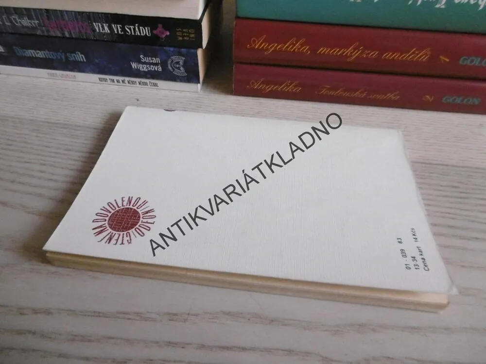 MRTVÁ V KNIHOVNĚ, AGATHA CHRISTIE, **an