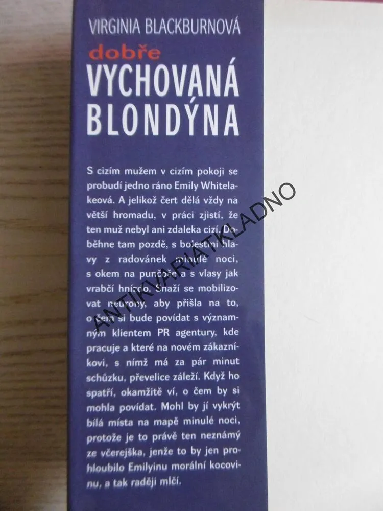 DOBŘE VYCHOVANÁ BLONDÝNKA, VIRGINIA BLACKBURNOVÁ, **an