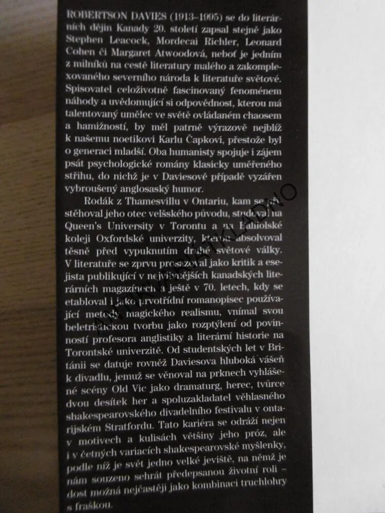 KREV SE NEZAPŘE, ROBERTSON DAVIES, **an