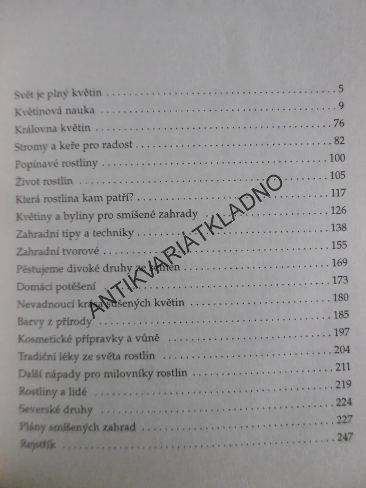 RŮŽE MILUJÍ ČESNEK, LOUISE RIOTTEOVÁ, **an
