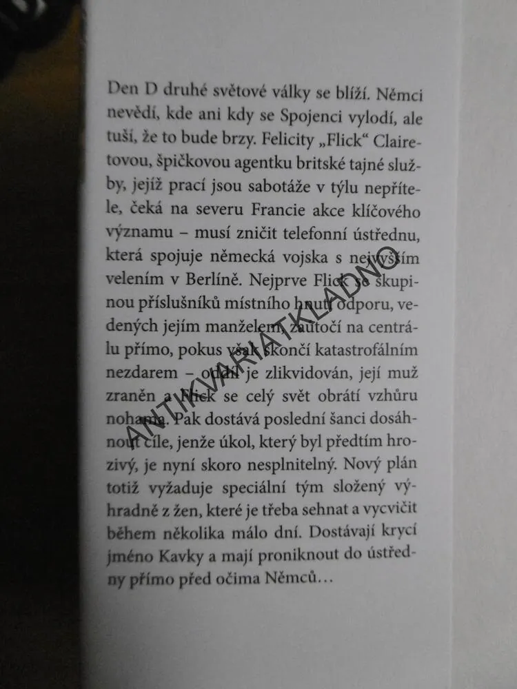 KAVKY, KEN FOLLETT, VÁLEČNÝ THRILLER