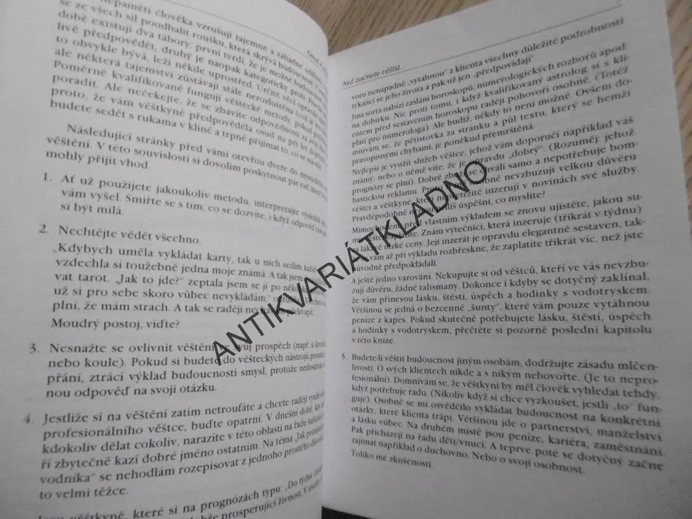 OSUD A VĚŠTĚNÍ, DIANA PERRETTI, **an