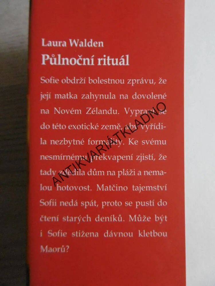 PŮLNOČNÍ RITUÁL, LAURA WALDEN, **an