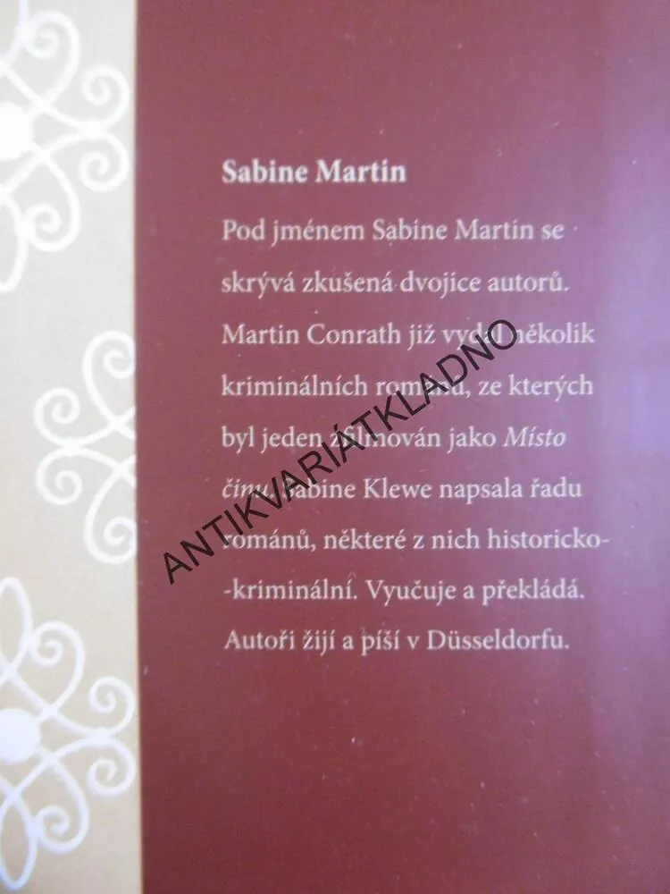 KATOVA SCHOVANKA, SABINE MARTIN, **an