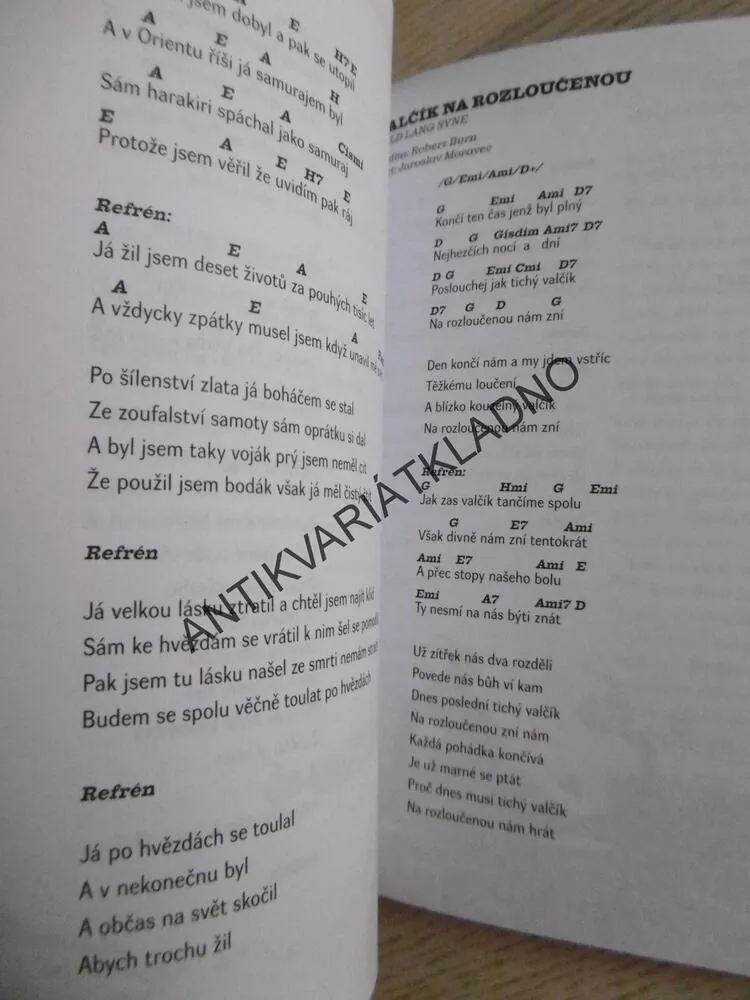 TAXMENI, ZPĚVNÍK, 88 NEJLEPŠÍCH PÍSNIČEK S AKORDY, **an