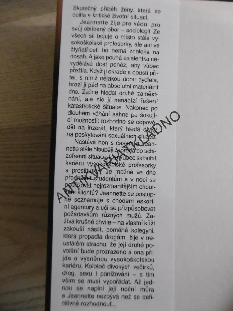 DVOJÍ ŽIVOT, JEANETTE ANGELLOVÁ, **an