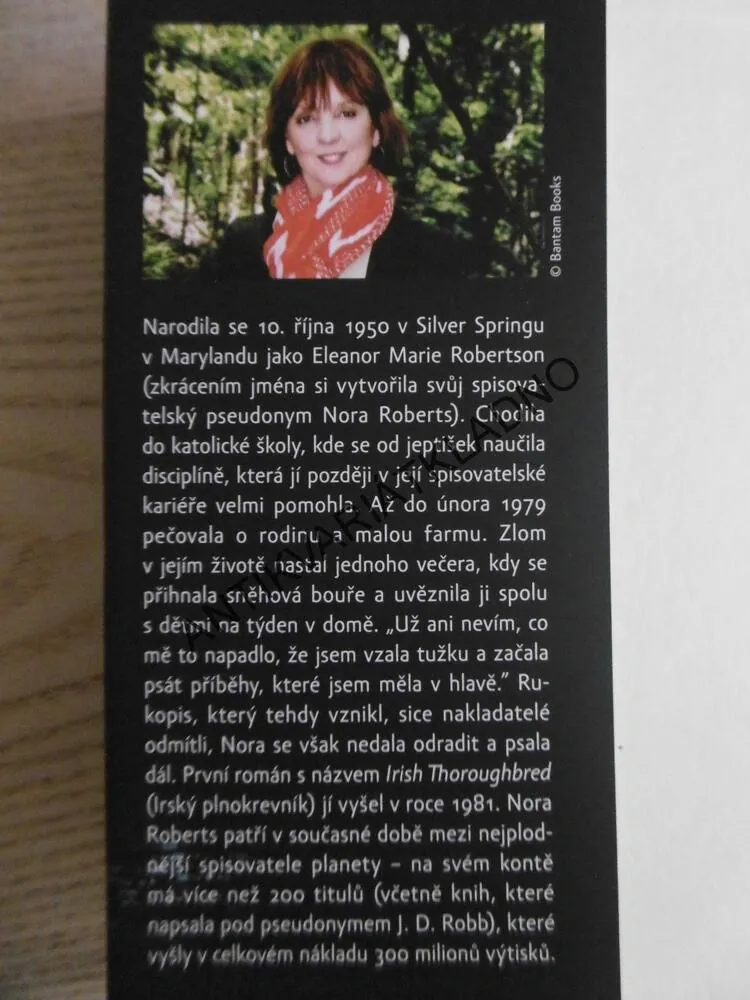 POSVĚCENÉ ZLO, NORA ROBERTS, **an