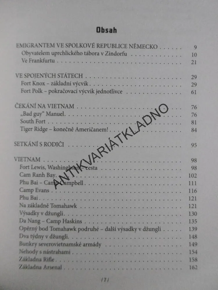 PĚŠÁKEM VE VIETNAMU, MANUEL F. VAN EYCK, **an