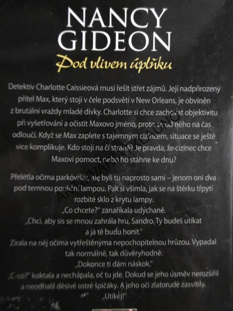 POD VLIVEM ÚPLŇKU, NANCY GIDEON, **an