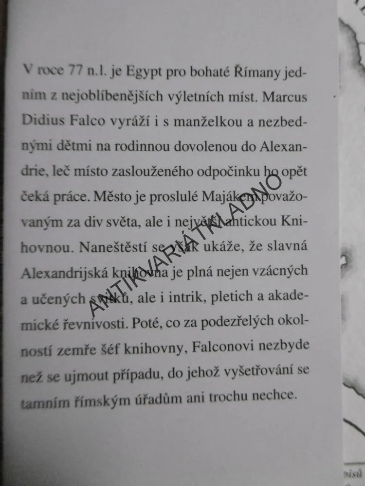 ALEXANDRIE, LINDSEY DAVISOVÁ, **an