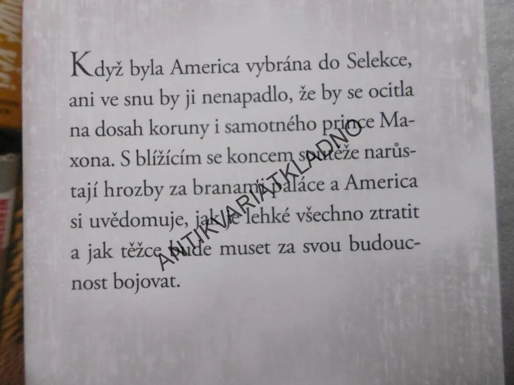PRVNÍ, KIERA CASSOVÁ, **an