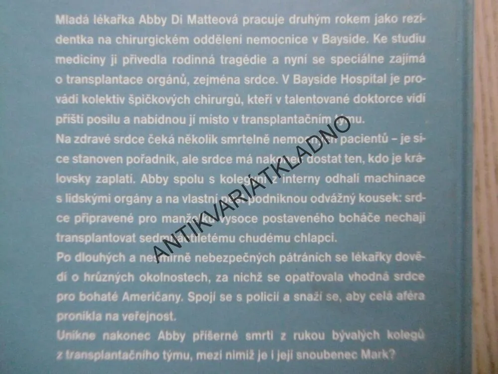 OBCHOD S ORGÁNY, TESS GERRITSENOVÁ, **an