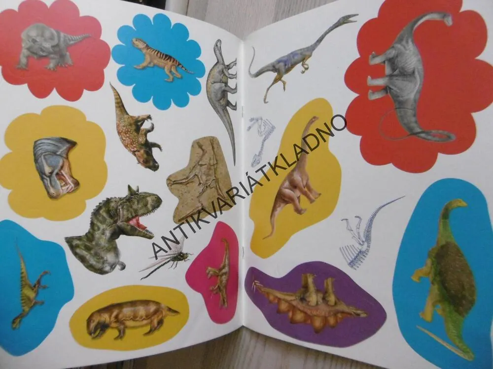 DINOSAUŘI SE SAMOLEPKAMI, VČETNĚ SAMOLEPEK, **an
