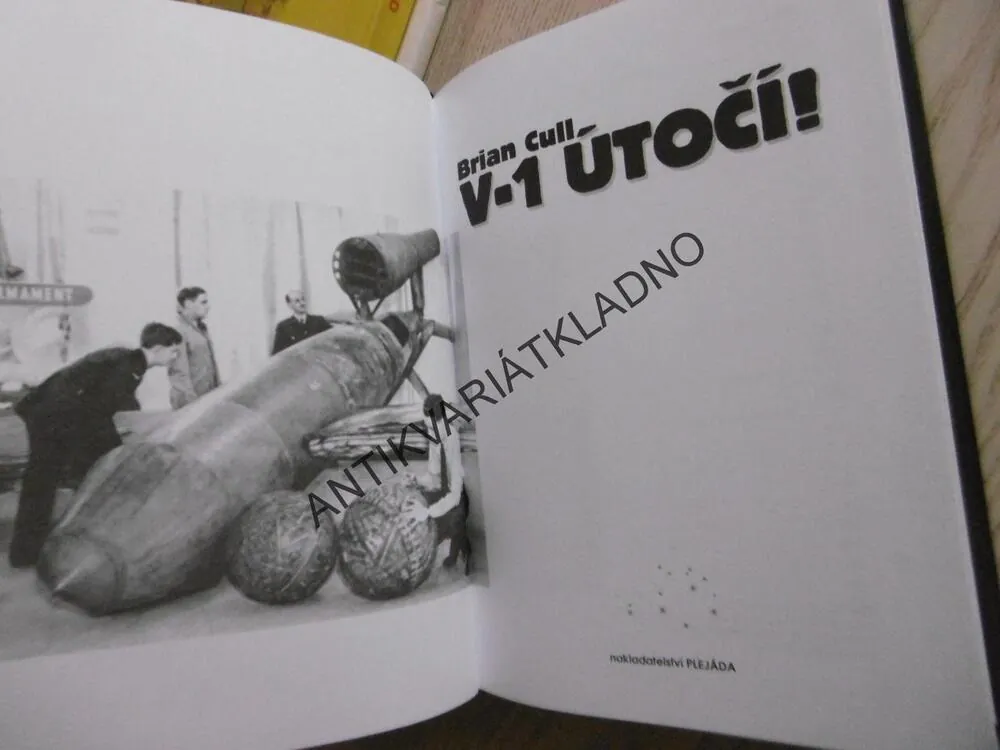 V-1 ÚTOČÍ! BRIAN CULL, **an