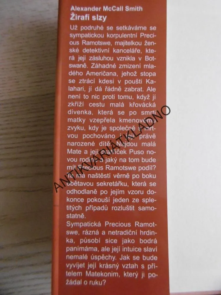 ŽIRAFÍ SLZY, ALEXANDER MCCALL SMITH,  **an