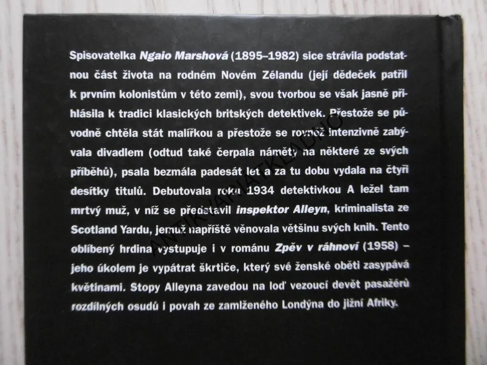 ZPĚV V RÁHNOVÍ, NGAIO MARSHOVÁ, **an