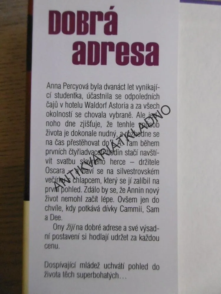 DOBRÁ ADRESA, ZOEY DEANOVÁ, **an