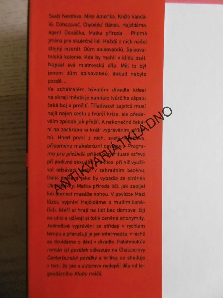 STRAŠIDLA, CHUCK PALAHNIUK, **an