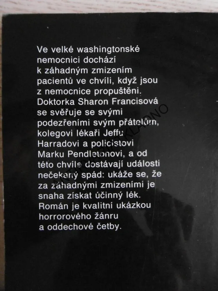 SMRTÍCÍ LÉK, STEVEN SPRUILL, **an