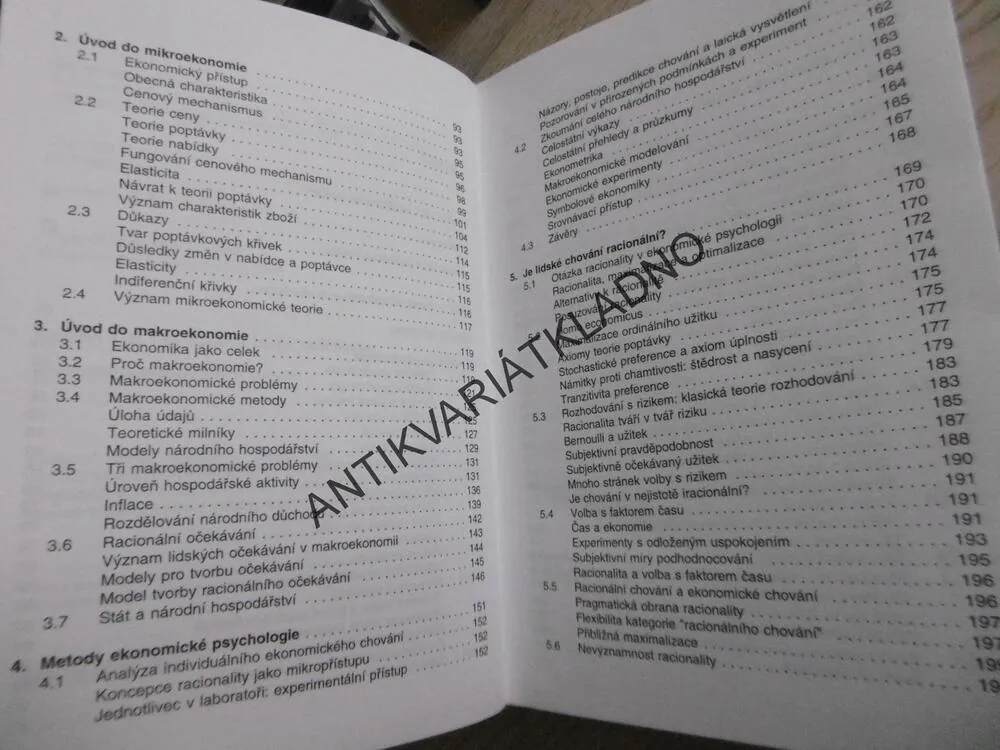PSYCHOLOGIE EKONOMICKÉHO CHOVÁNÍ, PAUL WEBLEY, **an