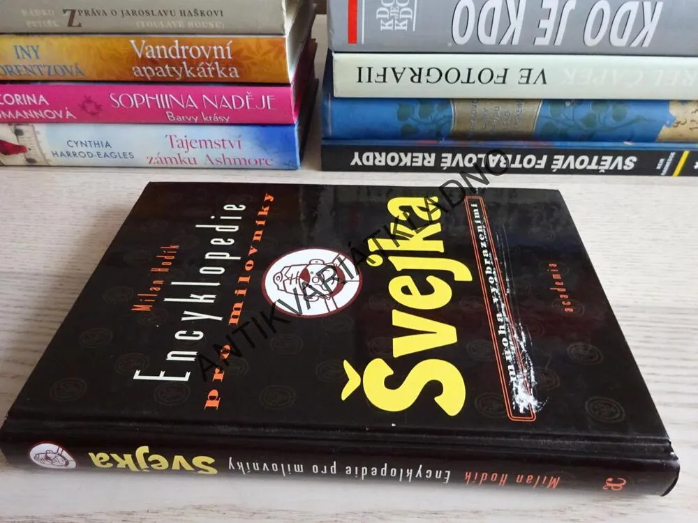 ENCYKLOPEDIE PRO MILOVNÍKY ŠVEJKA, MILAN HODÍK, **an
