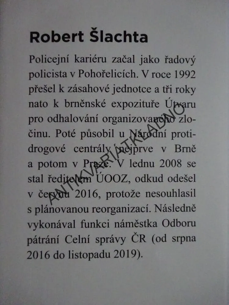 TŘICET LET POD PŘÍSAHOU, ROBERT ŠLACHTA, **an