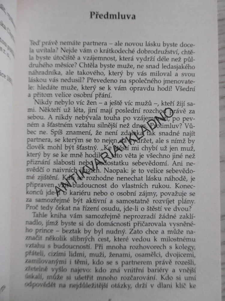 MUŽ, KTERÝ SE KE MNĚ HODÍ, BRIGITTE HUBEROVÁ, **an